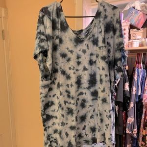 Torrid dark blue tie dye t-shirt with front pocket.